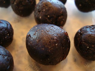 5-Minute 3-Ingredient Dark Chocolate Fudge Balls