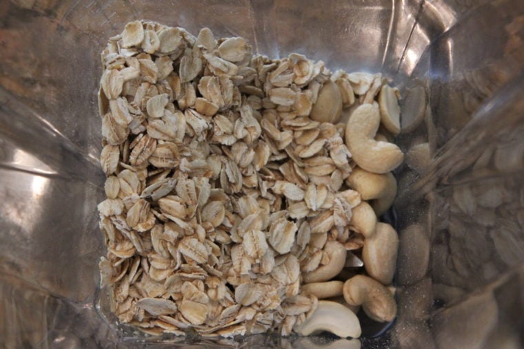 Oats and cashews in blender 