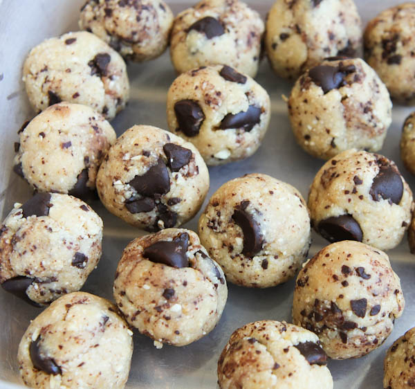 Raw Vegan Chocolate Chip Cookie Dough Balls 