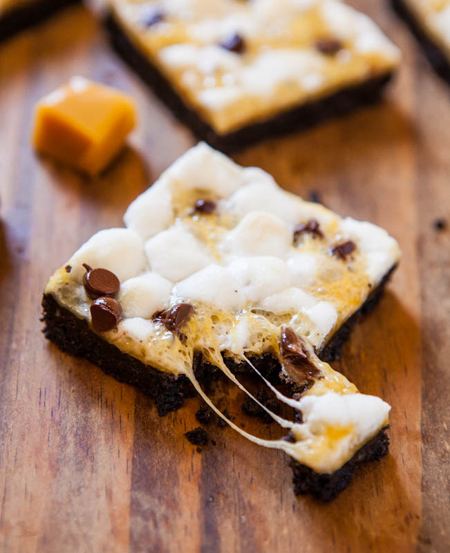 Marshmallow Caramel Oreo Cookie S’Mores Bars - No campfire needed for these Smores! Chocolaty with plenty of gooey caramel & marshmallows!