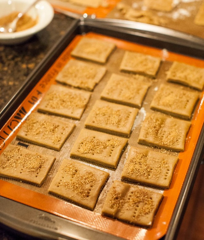 Homemade Cinnamon Sugar Graham Crackers - You won't need to buy graham crackers anymore after trying this easy recipe!