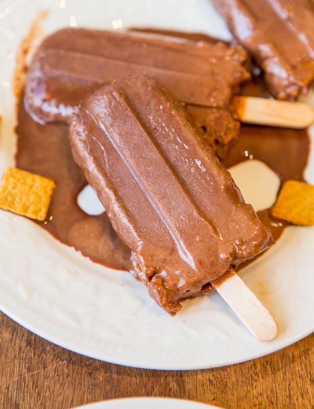Skinny Chocolate Peanut Butter Graham Fudge Pops - Only 80 Calories! Easy Recipe at averiecooks.com