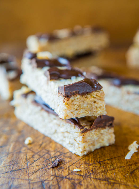 No-Bake Samoas Cookie Granola Bars (vegan, GF) - Healthy granola bars that taste like Samoas Cookies. Easy recipe at averiecooks.com