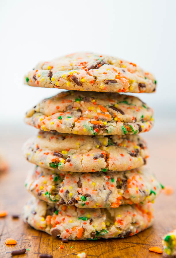 Lofthouse Soft Sugar Sprinkles Cookies - Just like real Lofthouse cookies but with sprinkles baked in! Soft, buttery & they just melt in your mouth!