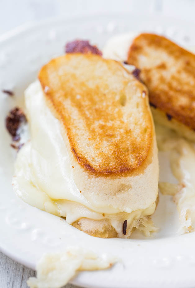 Cheese Lover's Fontina and Mozzarella Grilled Cheese Sandwich - Warm, gooey comfort food at its finest! Best & cheesiest grilled cheese ever!