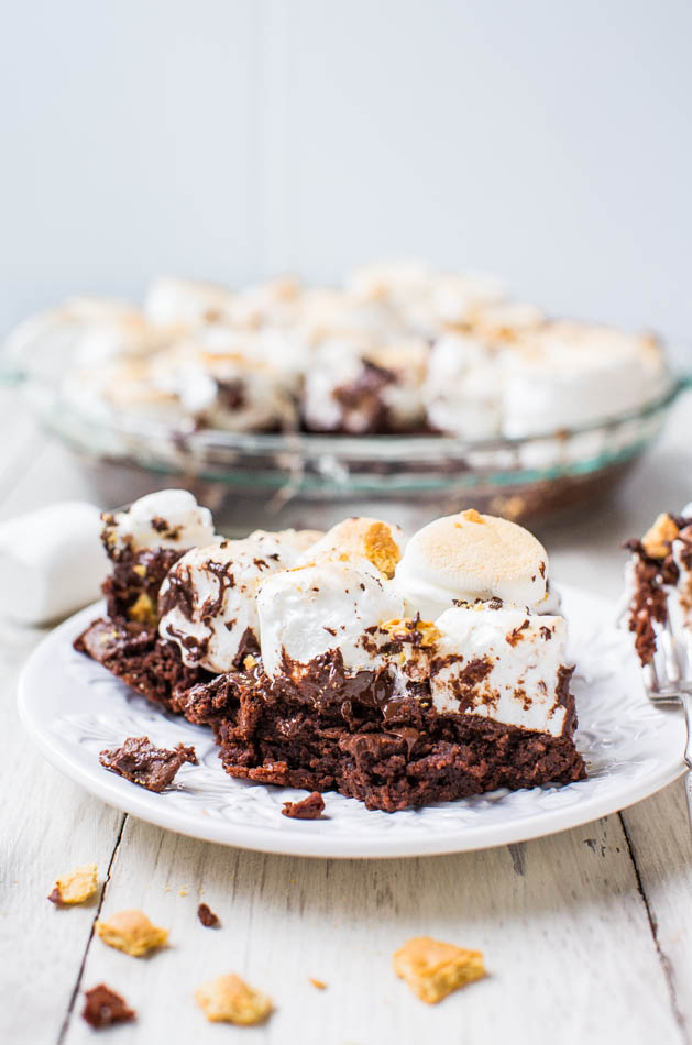 Smores Brownie Pie - No campfire? No problem! Fudgy brownies topped with toasted marshmallows & graham cracker crumbs. Best smores ever!Smores Brownie Pie - No campfire? No proble!. Fudgy brownies topped with toasted marshmallows & graham cracker crumbs. Best smores ever!
