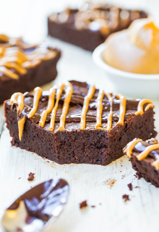 Flourless PB & Chocolate Fudgy Brownies (GF) - No flour, no problem! Chocolate & PB are all you need for super fudgy brownies!