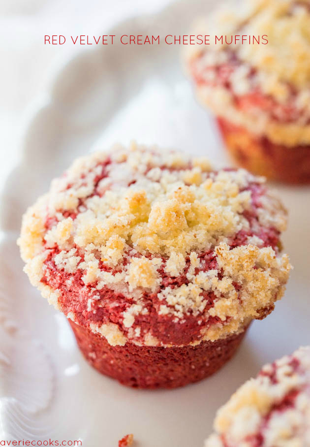 Red Velvet Cream Cheese Muffins - Cream cheese in the batter keeps the muffins so soft! The buttery crumb topping is just irresistible!!