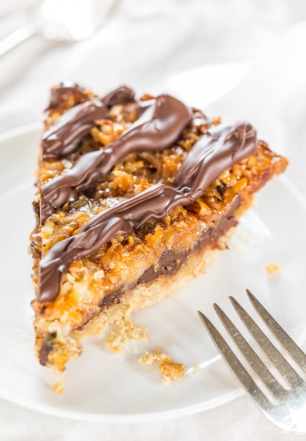 Samoas Cookie Pie - Move over Girl Scout Cookies! The flavor in this easy, giant cookie is 100% spot-on!! Hello year-round cookie season!!