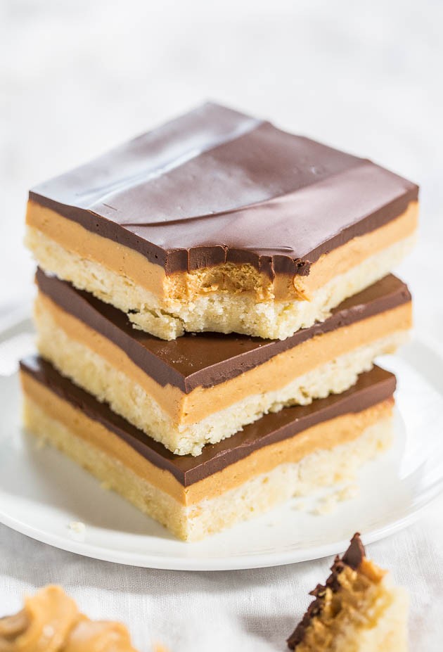 Tagalongs Cookie Bars - Say hello to year-round Girl Scout Cookie Season with these delish bars! All the flavors of the classic cookies in easy bar form!!