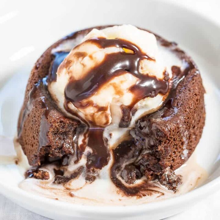 The Best and The Easiest Molten Chocolate Lava Cakes