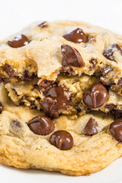 Hershey’s Soft and Chewy Chocolate Chip Cookies