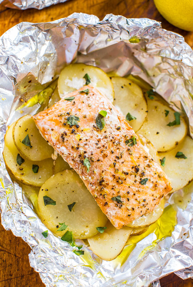 Easy Salmon and Potato Foil Packets - Juicy, moist salmon that's loaded with flavor! Ready in 30 minutes, zero cleanup, and a foolproof way to cook salmon and look like a gourmet cook!!