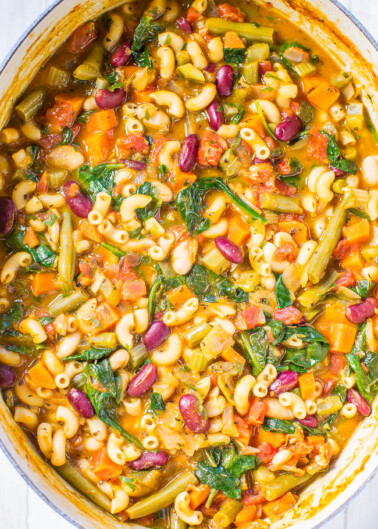 Copycat Olive Garden Minestrone Soup — This minestrone soup recipe takes just 30 minutes to make and it’s way better than what you get at Olive Garden! Homemade always wins in my book!