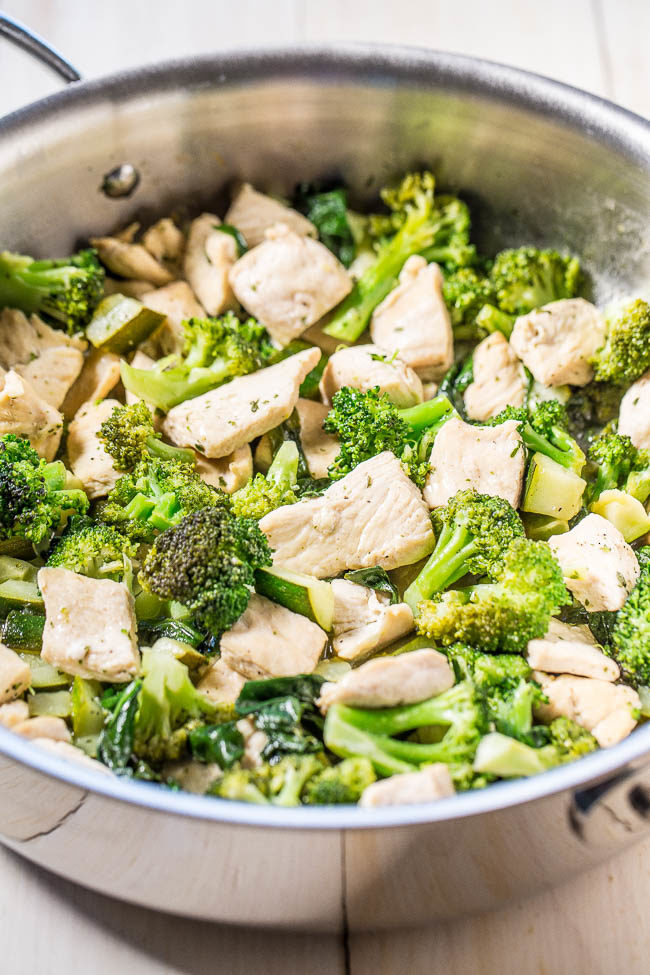 Easy 15-Minute Ranch Chicken and Vegetable Skillet - When you need a fast and easy dinner, this recipe is a keeper! Bold ranch flavor, adaptable to be made with your favorite veggies, and it's healthy!!
