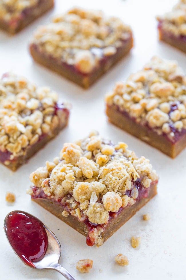 Peanut Butter and Jelly Crumble Bars - Soft and chewy PEANUT BUTTERY bars topped with strawberry jelly and a crispy oatmeal crumble topping!! Easy, no-mixer recipe that'll be your new FAVORITE way to eat PB&J!!