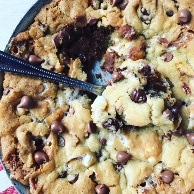  Chocolate Chip Marshmallow Skillet Cookie - Bigger is BETTER when it comes to cookies!! Soft center, chewy edges, loaded with gooey marshmallows and CHOCOLATE! Easy, no mixer recipe you must try!!