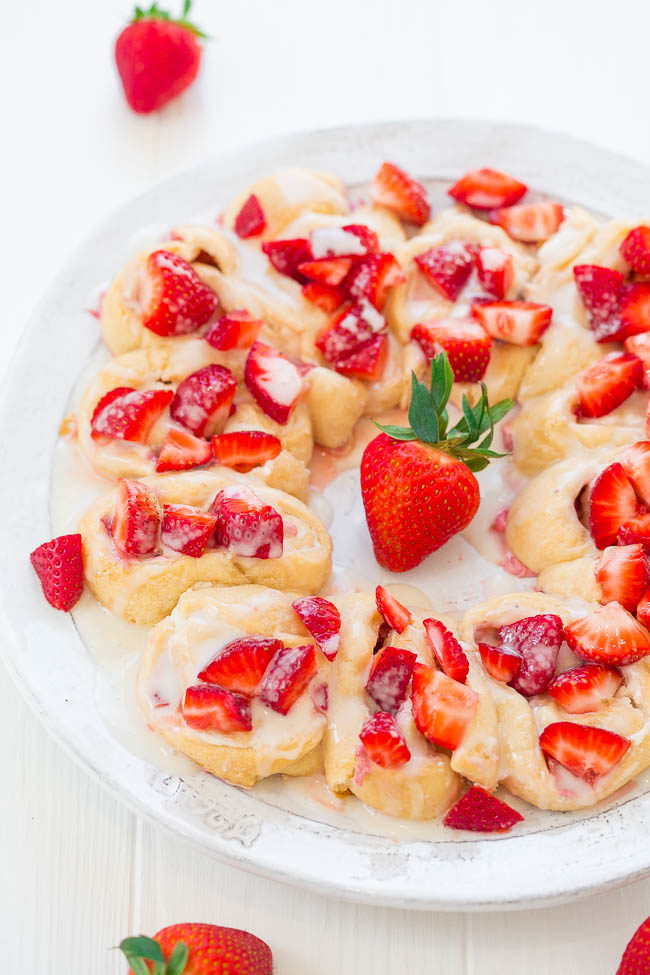 Strawberry Lemon Crescent Ring - Strawberries galore in this EASY crescent ring that's filled with lemony cream cheese and finished with sweet glaze!! Perfect for holiday brunches!!