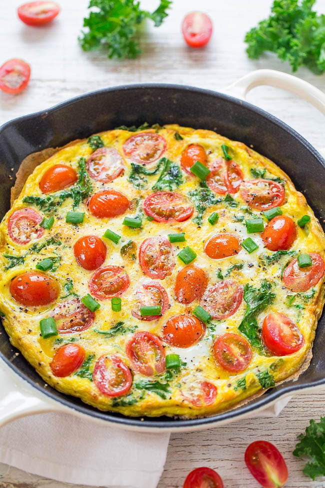 Kale and Tomato Frittata - Extremely EASY, ready in 10 minutes, and HEALTHY!! Perfect for breakfast, brunch, or easy weeknight dinners because you can whip it up in minutes!!