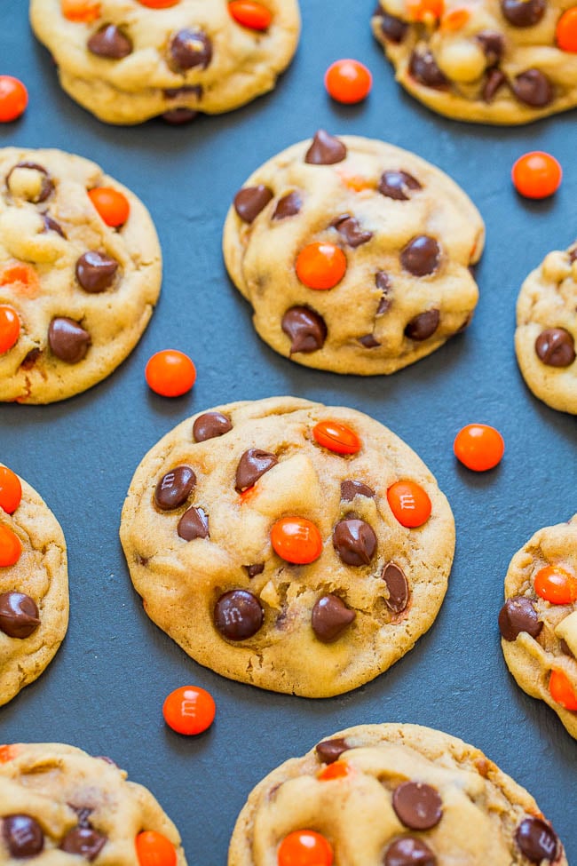 Halloween M&M Chocolate Chip Cookies - Super soft, perfectly chewy, BROWNED BUTTER cookies that are LOADED with M&Ms and chocolate chips!! An EASY one-bowl, no-mixer recipe that'll put everyone in the Halloween spirit!!