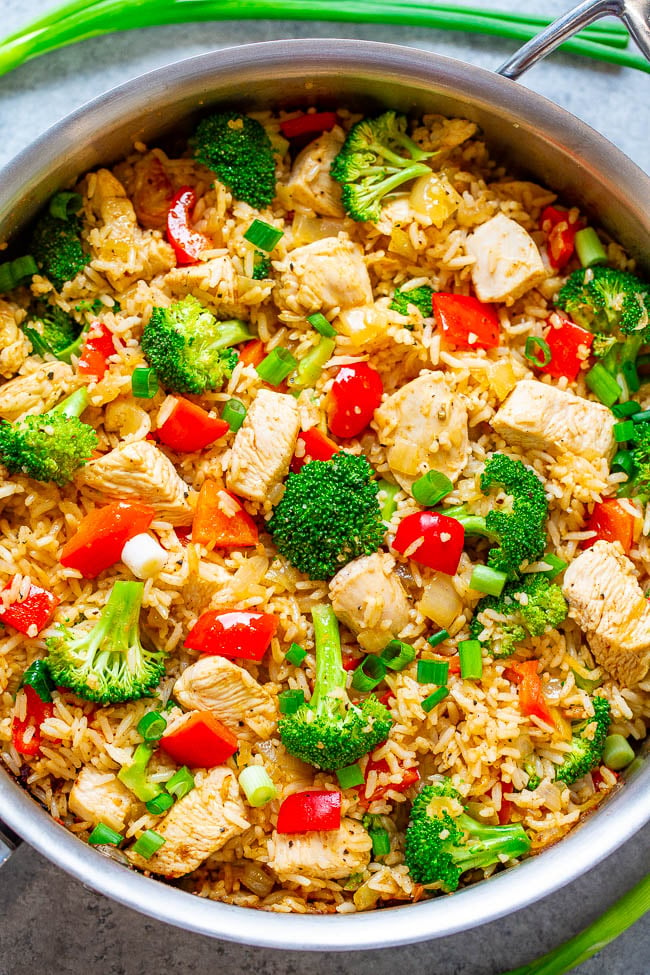 Chicken, Rice, and Vegetable Skillet - EASY, ready in 20 minutes, made in ONE skillet with everyday ingredients you probably have on hand!! A HEALTHY weeknight dinner the whole family will LOVE!!