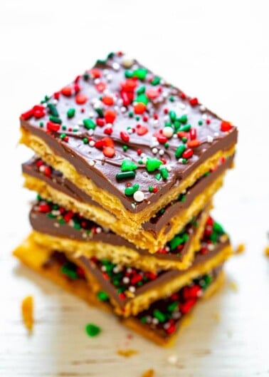 Christmas Crack - A highly addictive, salty-sweet, crunchy, EASY Christmas treat that's IRRESISTIBLE!! Great for gifts and cookie exchanges because it stays fresh and everyone LOVES IT!!