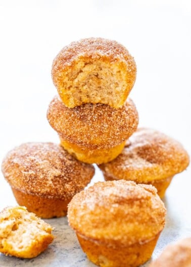 Snickerdoodle Mini Muffins - Bite size muffins that are coated in cinnamon-sugar that will remind you of snickerdoodle cookies, but in adorable mini muffin form!! Soft, tender, an EASY recipe that's ready in 30 minutes, and so IRRESISTIBLE!! 