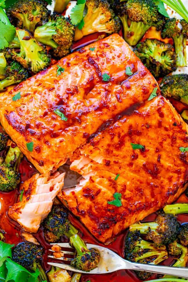 Sheet Pan Asian Salmon and Broccoli - An EASY recipe that only uses 7 ingredients, is ready in 20 minutes, and tastes way BETTER than salmon you'd get in a fancy restaurant!! IMPRESS your family and friends with this FOOLPROOF recipe!!
