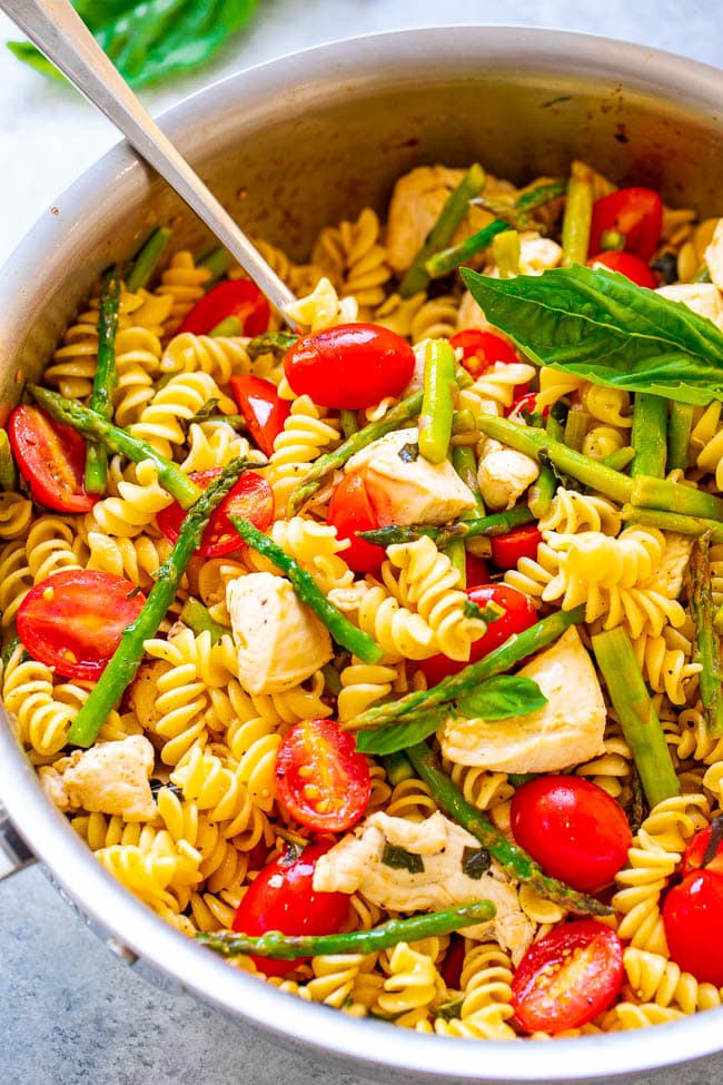 Overhead shot of Chicken and Pasta with Asparagus and Tomatoes in a pan