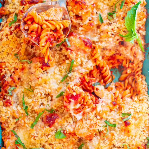 Chicken Parmesan Pasta Casserole - A hearty comfort food casserole that includes juicy chicken, pasta, marinara, the BEST crispy buttery breadcrumb topping and TWO types of cheese!! A family favorite big-batch recipe that's also great for meal prepping!!