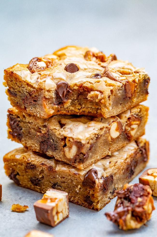 Chocolate Chip Snickers Cookie Bars — Soft, chewy, EASY no-mixer bars made in one bowl with chunks of Snickers and chocolate in every bite!! A guaranteed family FAVORITE!!
