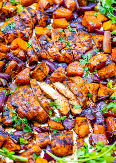 Chili and Brown Sugar Spice Rub Chicken and Sweet Potatoes - An EASY sheet pan meal that's ready in 30 minutes and loaded with layers of flavors from the spice rub - a mixture of chili powder, brown sugar, cumin, and more!!