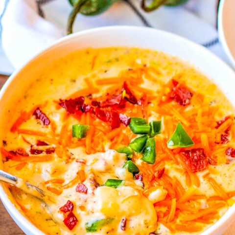 Jalapeno Popper Soup – If you like jalapeno poppers, you’re going to LOVE this EASY soup that’s ready in 30 minutes! Hearty, comforting, loaded with bacon, potatoes, and jalapeno in a creamy, cheesy, rich broth! The PERFECT cold weather recipe the whole family will adore!