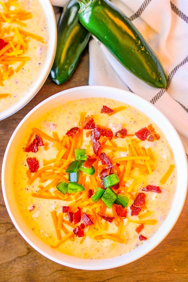 Jalapeno Popper Soup - If you like jalapeno poppers, you're going to LOVE this EASY soup that's ready in 30 minutes! Hearty, comforting, loaded with bacon, potatoes, and jalapeno in a creamy, cheesy, rich broth! The PERFECT cold weather recipe the whole family will adore!