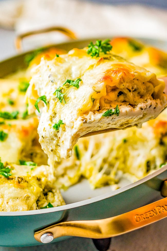 Chicken Alfredo Lasagna Roll Ups — Chicken and bacon combined with spinach and herbs, rolled up in lasagna noodles, and smothered in a homemade three-cheese alfredo sauce! This is the ultimate CREAMY CHEESY COMFORT food recipe that everyone ADORES! Can be prepped in advance and baked off later.