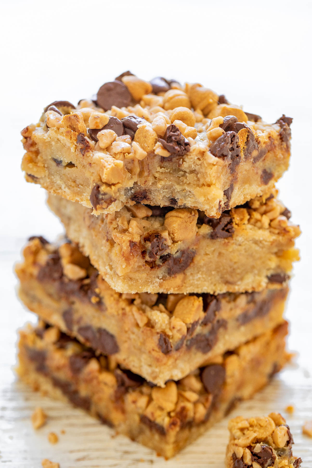 Peanut Butter Chocolate Chip Toffee Bars - Thick, rich, decadent cookie bars made with chocolate chips, peanut butter chips, creamy sweetened condensed milk, and crunchy toffee bits! A FAST and EASY no mixer, one bowl recipe that is sure to impress friends and family! The bars also keep fresh for a long time and are a great make-ahead dessert or great for gifting.