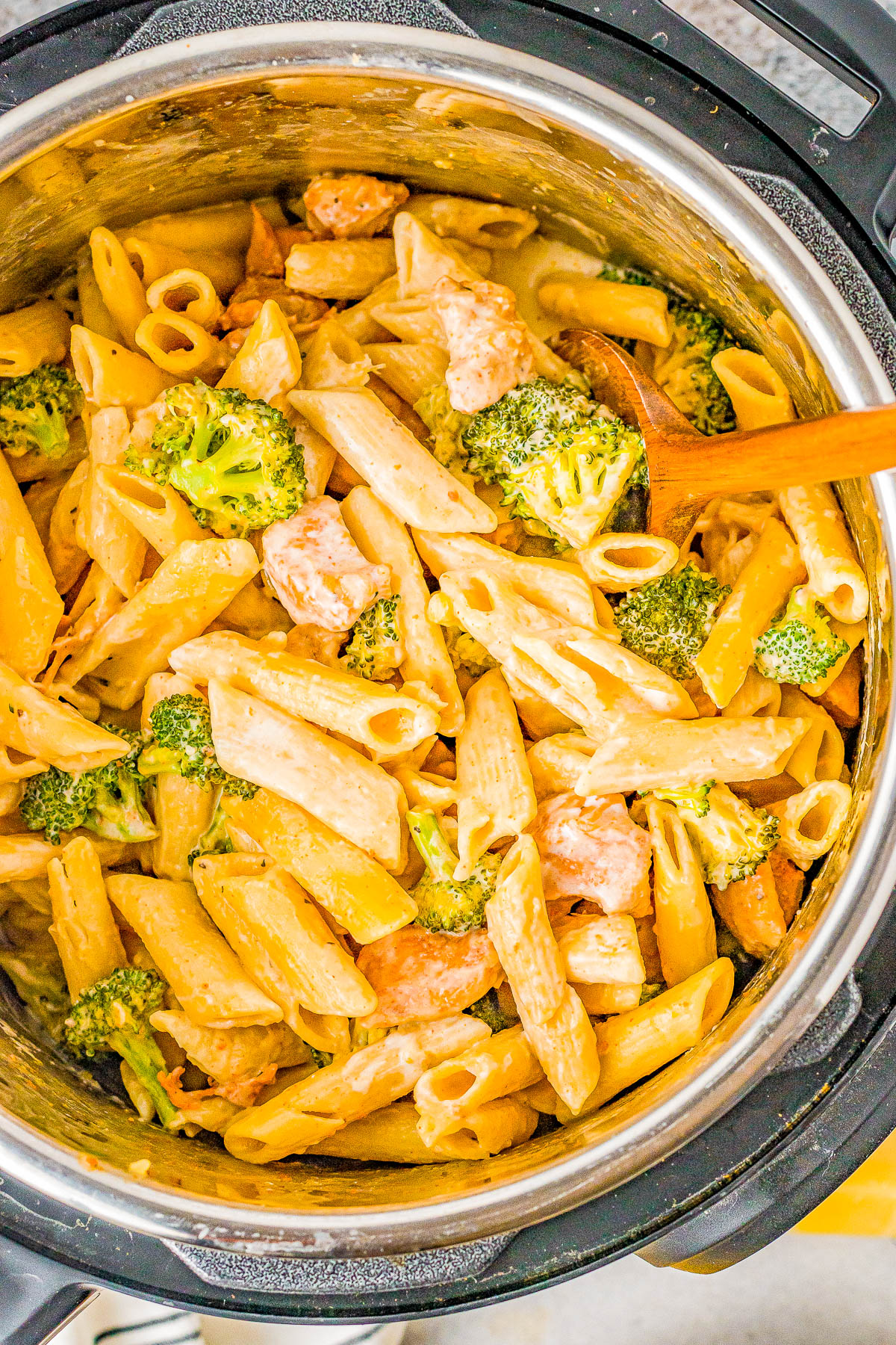 Instant Pot Chicken Broccoli Pasta – Juicy seasoned chicken with pasta and broccoli, all tossed in an AMAZING creamy cheese sauce! A family favorite EASY dinner recipe that’s perfect for busy weeknights! Made in the Instant Pot in 30 minutes and stovetop cooking directions are also provided.