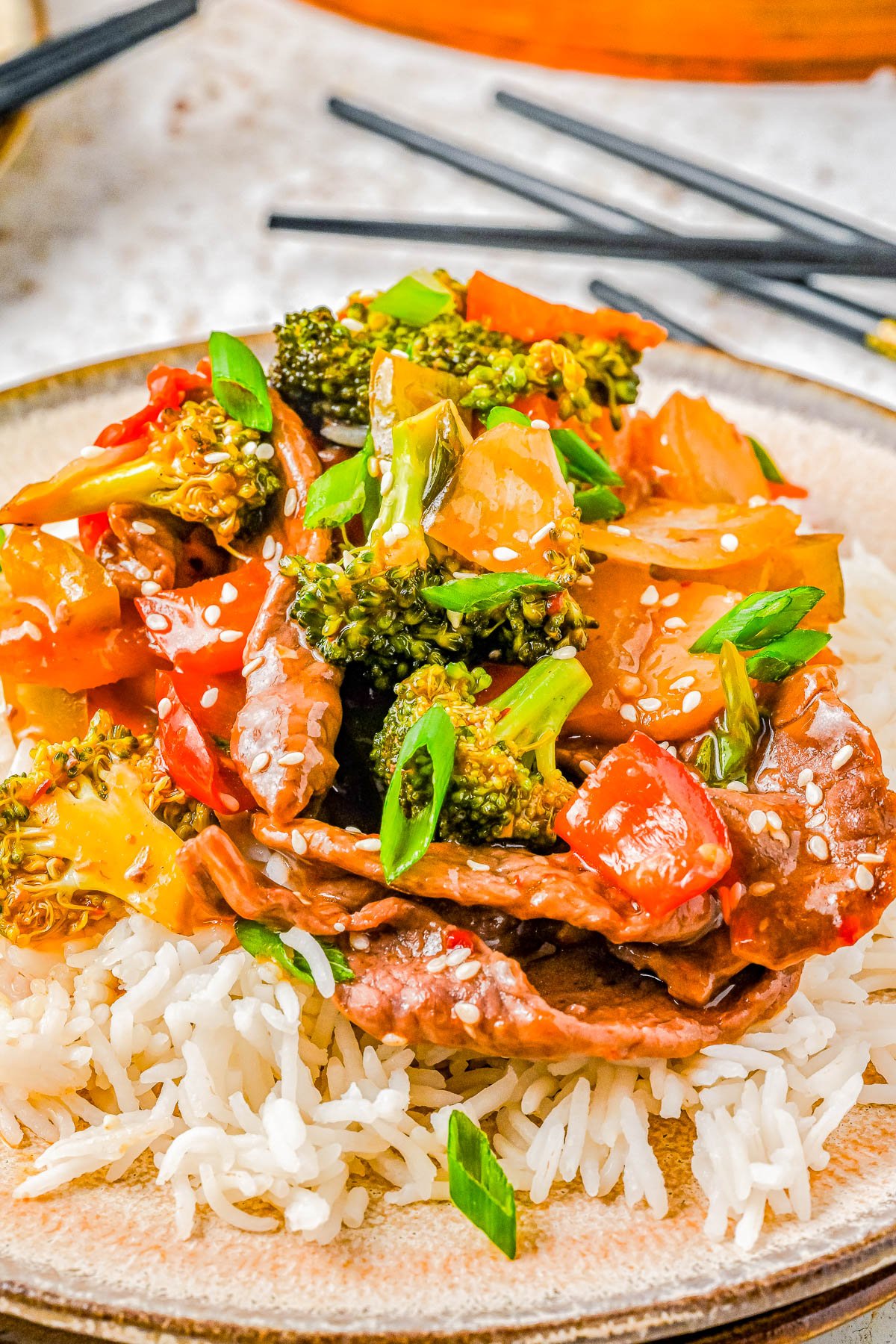 Easy Hunan Beef — Skip the takeout and make this popular Chinese-inspired recipe at home! Hunan-style beef is spicy, sweet, tangy, and loaded with tender slices of beef and veggies. Best of all, it’s ready in just 40 minutes! 