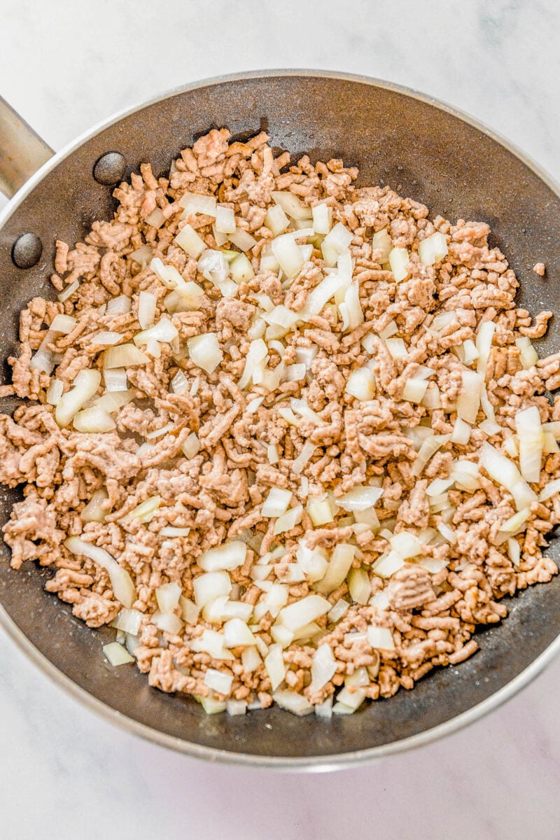 Homemade Hamburger Helper - You can kiss the store bought stuff goodbye because my homemade recipe for classic cheeseburger pasta is EASY, ready in 30 minutes, and made in ONE skillet! There's saucy cheesy pasta and juicy ground beef in every bite making this a family FAVORITE comfort food recipe. PERFECT for busy weeknights!