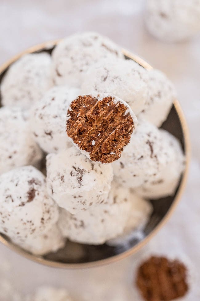 Fudgy Bourbon Balls - Easy, no-bake, ready in 15 minutes, soft, chewy, and fudgy!! SUGAR and BOOZE all in one bite-sized treat! Great for hostess gifts, holiday parties, and cookie exchanges!!