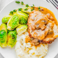 Mushroom Gravy – A rich, hearty, and very flavorful gravy recipe to perfectly complement your favorite dishes and holiday recipes! Made with mushrooms, onions, and butter for maximum comfort food flavor! An EASY gravy recipe that will impress everyone at your next Thanksgiving, Christmas, or special family gathering!