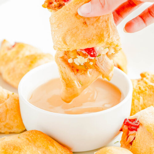 Thanksgiving Leftovers Turkey Crescent Rolls โ Looking for a recipe to use a variety of your Thanksgiving leftovers? These stuffed crescent rolls are QUICK and EASY to make using leftovers from your Thanksgiving dinner including turkey, stuffing, mashed potatoes, and gravy! Itโs a flexible recipe so feel free to use the leftovers you have on hand to make these crescent roll rollups.