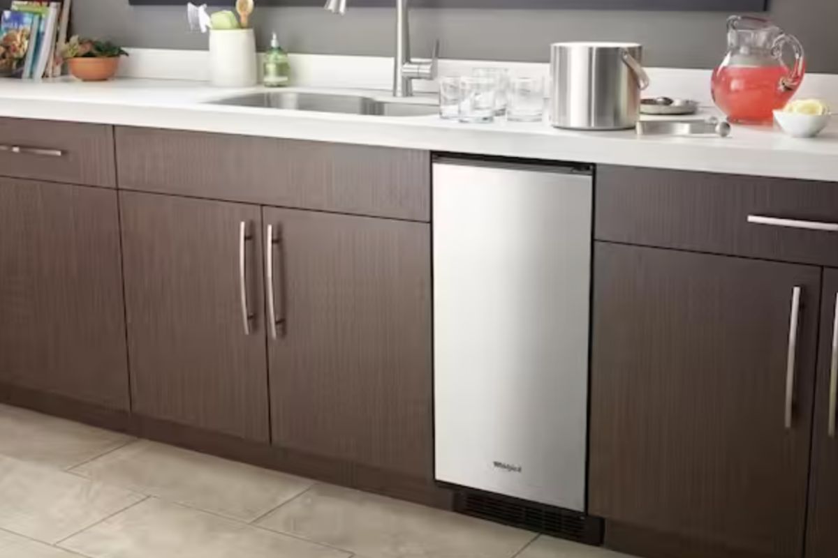 Whirlpool 15-Inch, Built-In Ice Maker