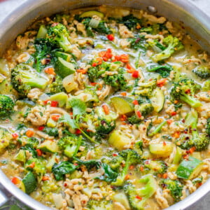 Ground Chicken Green Thai Curry - 💚 Skip takeout and make this EASY, one-skillet green curry with ground chicken and an array of healthy vegetables! Ready in under 30 minutes, great for busy weeknights, and tastes BETTER than from a Thai restaurant! Healthy yet hearty comfort food that tastes AMAZING and is naturally gluten-free.